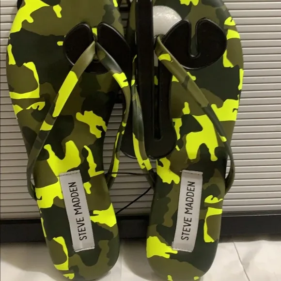NWT Steve Madden Tay Sandals