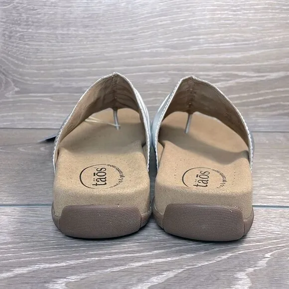 NWT Taos Gift 2 Women’s Sz 8 Metallic Silver Leather Thong Flip Flop Sandals
