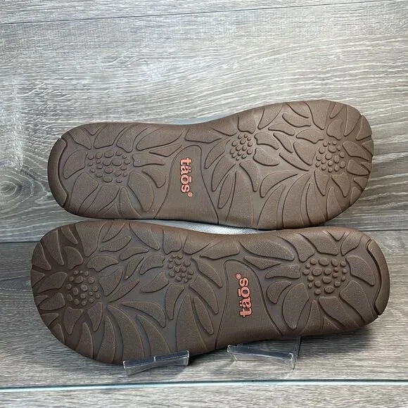 NWT Taos Gift 2 Women’s Sz 8 Metallic Silver Leather Thong Flip Flop Sandals