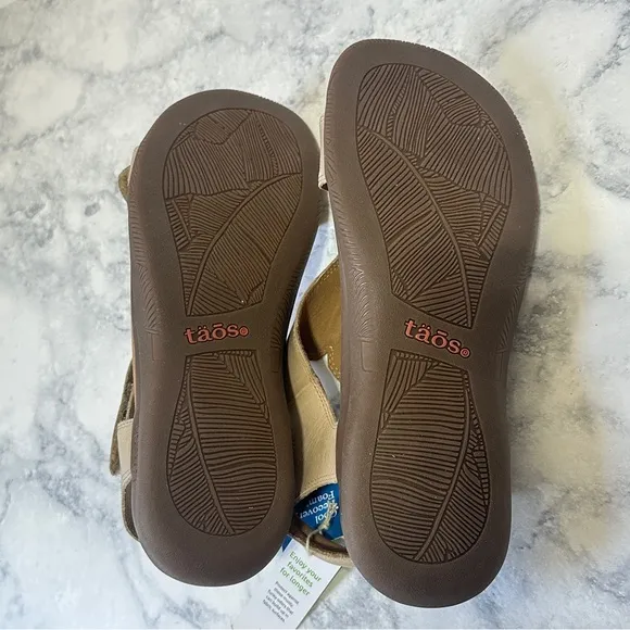 NWT Taos The Show Women's leather Velcro strap stone Beige comfort Sandals  7