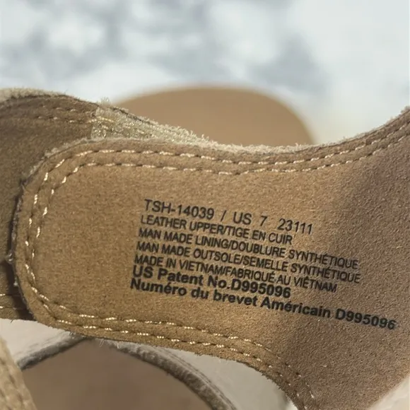NWT Taos The Show Women's leather Velcro strap stone Beige comfort Sandals  7