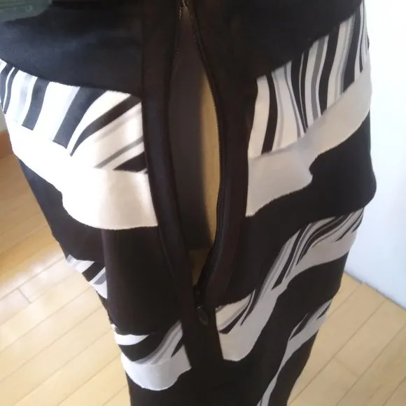 NWT White House Black Market Bumble Bee skirt  fully lined size 4