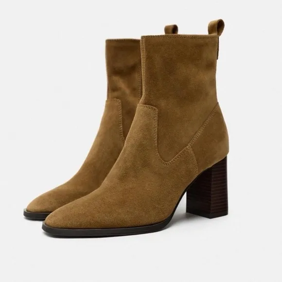 NWT Zara Suede Leather Stacked Heel Ankle Boots in Tan - 8