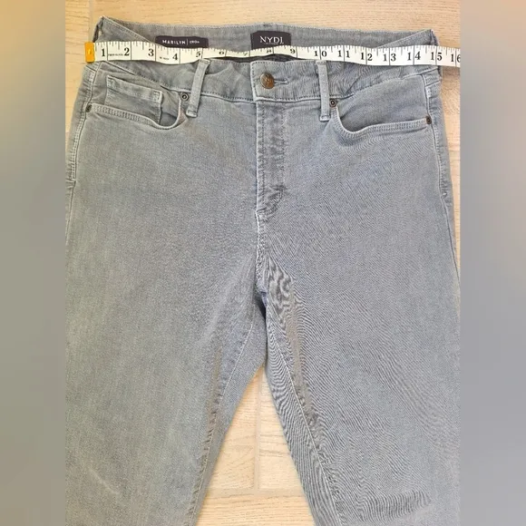 NYDJ women's light gray Marilyn straight crop jeans  - size 8