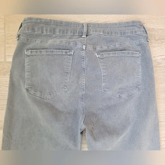 NYDJ women's light gray Marilyn straight crop jeans  - size 8