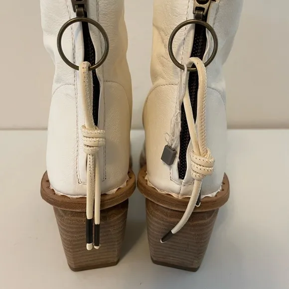 Officine Creative White Heeled Boots Sleek Minimalist Design