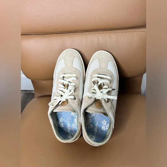 Olukai Classic Court Sneakers Sz 9