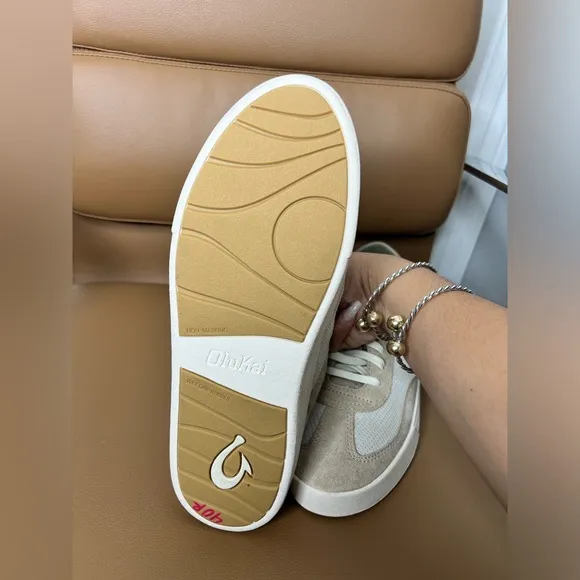 Olukai Classic Court Sneakers Sz 9
