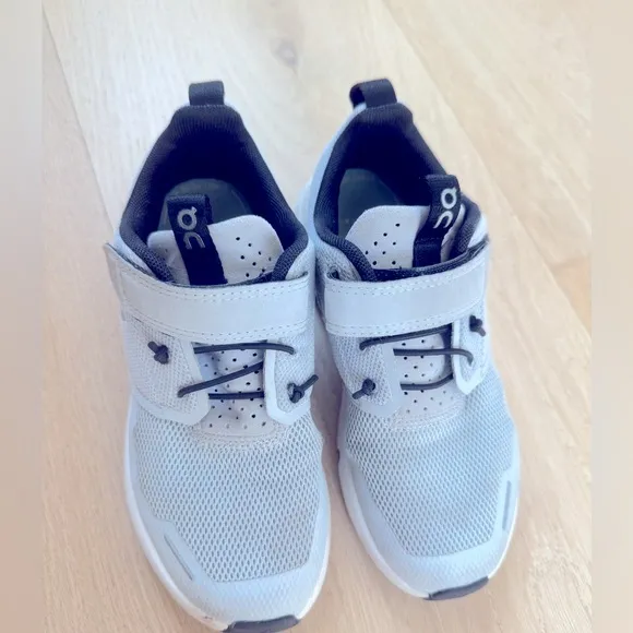 On Running Kids' Gray Sneakers size 13 barley worn