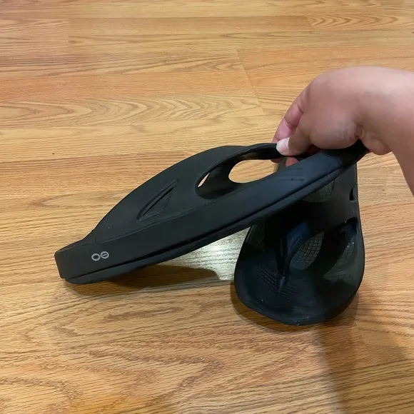 Oofos Men's Black Sandals