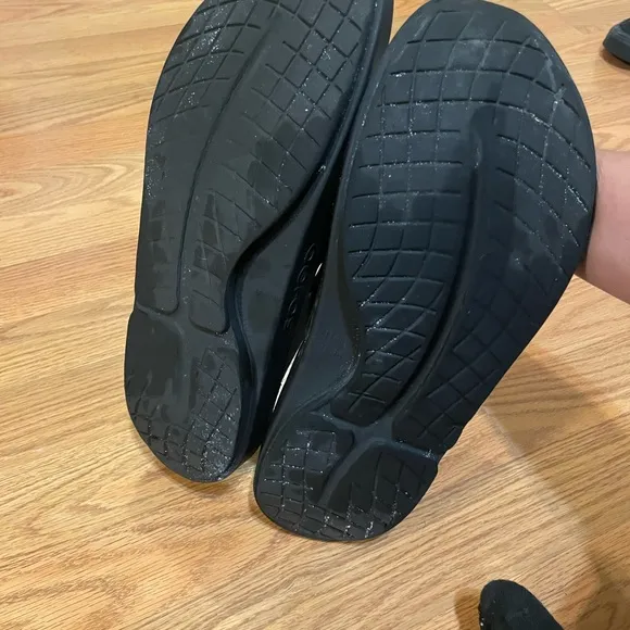 Oofos Men's Black Sandals