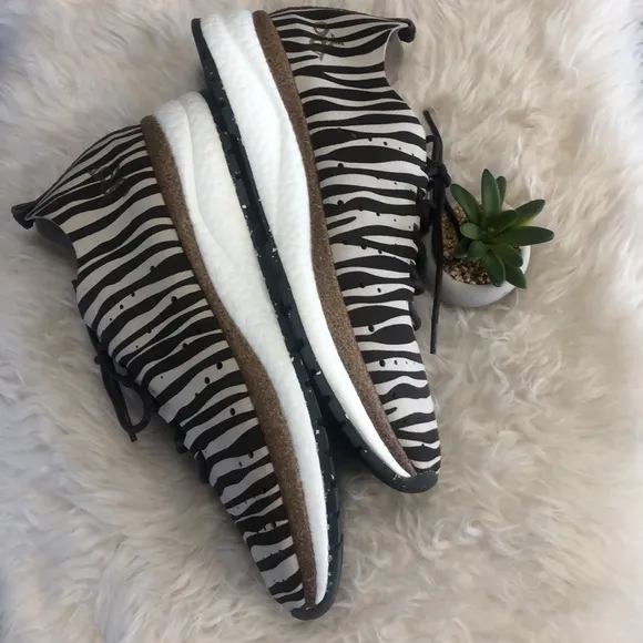 OTBT Alstead Zebra Print CUSHY Lite Travel Leather Sneakers BrownTan 9.5M NWOB