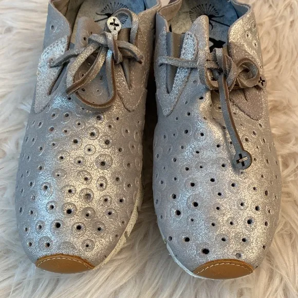 OTBT Metallic Silver Sneakers, Size 7.5M