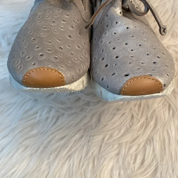 OTBT Metallic Silver Sneakers, Size 7.5M
