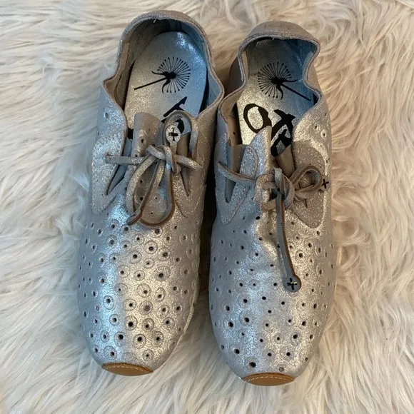 OTBT Metallic Silver Sneakers, Size 7.5M