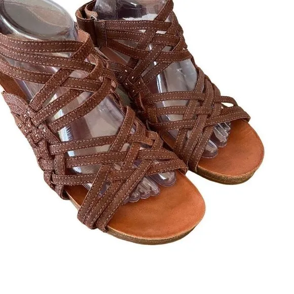 OTBT St Joseph Leather Strappy Heeled Sandals Wood Women Size 11 Artsy Unique