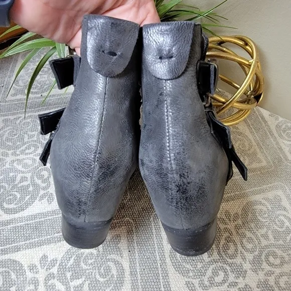 OTBT Valley View Gray leather booties hidden wedge open triple straps Size 7