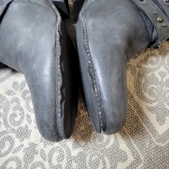 OTBT Valley View Gray leather booties hidden wedge open triple straps Size 7
