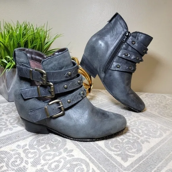 OTBT Valley View Gray leather booties hidden wedge open triple straps Size 7