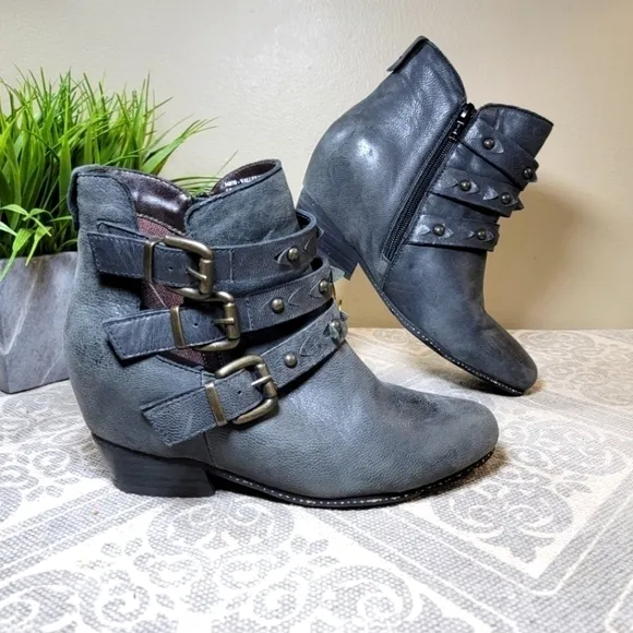 OTBT Valley View Gray leather booties hidden wedge open triple straps Size 7