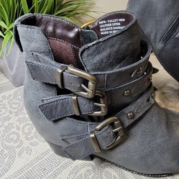 OTBT Valley View Gray leather booties hidden wedge open triple straps Size 7