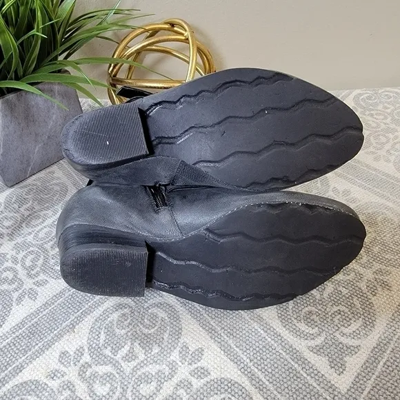 OTBT Valley View Gray leather booties hidden wedge open triple straps Size 7