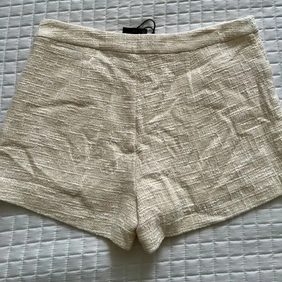 PAIGE Patrizia Textured High Rise Shorts in Cream Size 10