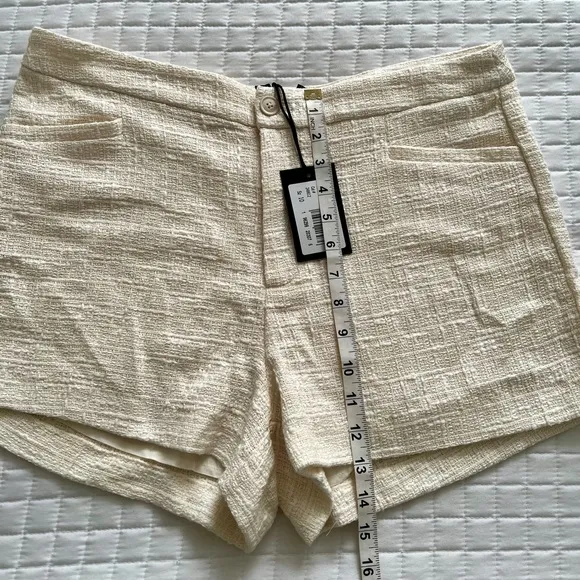 PAIGE Patrizia Textured High Rise Shorts in Cream Size 10