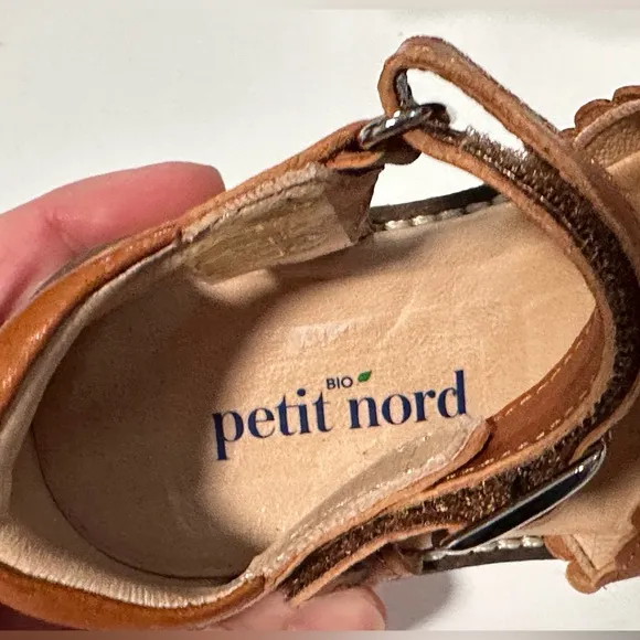 Petit Nord Little Girl’s Scalloped Leather Sandals Cognac Size EU 26