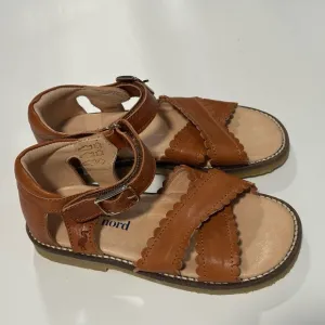Petit Nord Little Girl’s Scalloped Leather Sandals Cognac Size EU 26