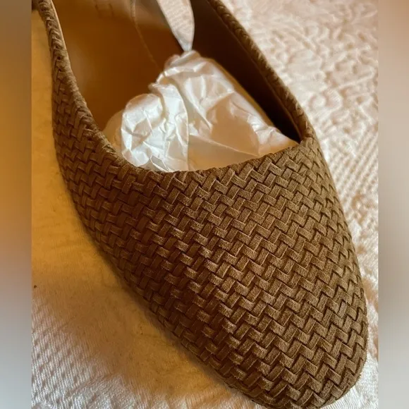 Pomme D’or slingback flat.