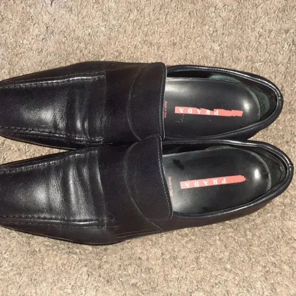 PRADA-Italy-Black Leather-Vibram Sole-Red Tab Loafers-Vintage-Sz 9-Excellent