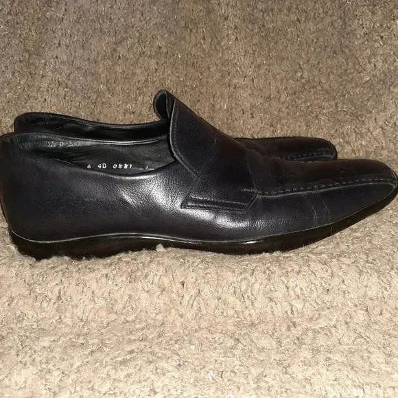 PRADA-Italy-Black Leather-Vibram Sole-Red Tab Loafers-Vintage-Sz 9-Excellent