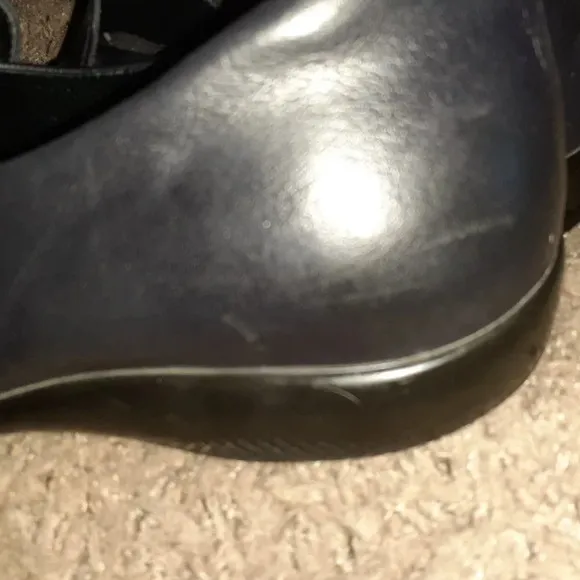 PRADA-Italy-Black Leather-Vibram Sole-Red Tab Loafers-Vintage-Sz 9-Excellent