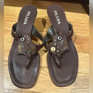 Prada Vintage Antic Brown Leather Heart Thong Kitten Heel Sandals