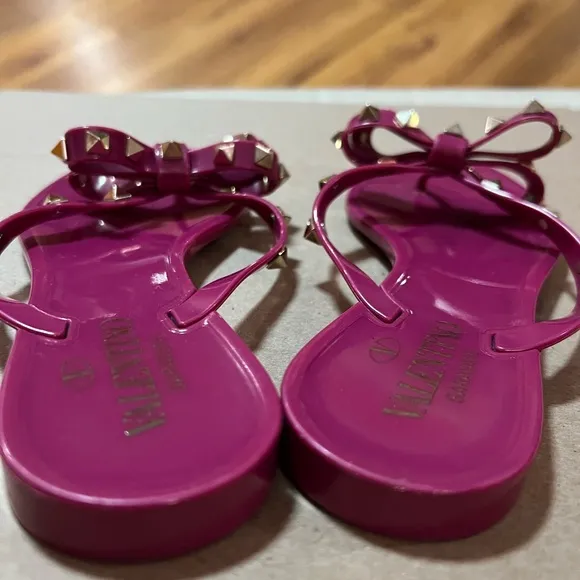 Pre-Loved Valentino Garavani Rockstud Bow Jelly Thong Sandals Pink 37 No Box!