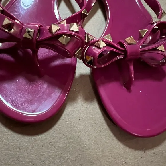 Pre-Loved Valentino Garavani Rockstud Bow Jelly Thong Sandals Pink 37 No Box!