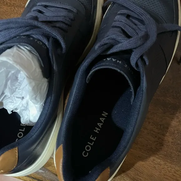 Preowned, COLE HAAN Men's Navy and Tan Sneakers great condition