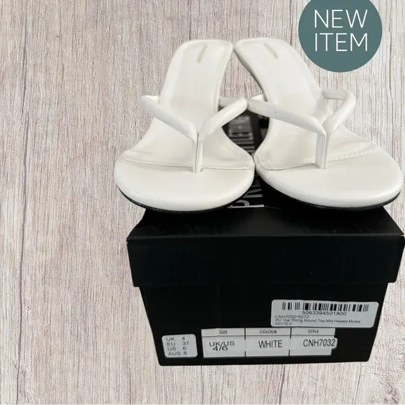 Pretty Little Thing Round Toe Mid Heeled White Thong Mules, SZ UK 4 / US 6. NEW