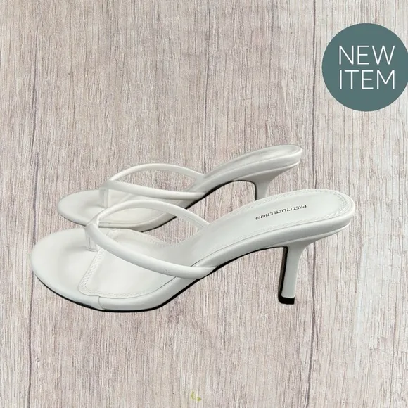 Pretty Little Thing Round Toe Mid Heeled White Thong Mules, SZ UK 4 / US 6. NEW