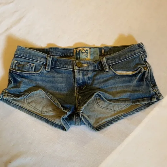 RARE 2000s HOLLISTER LOW RISE SEXY JEAN SHORTS DAISY DUKES⭐️⭐️⭐️⭐️⭐️