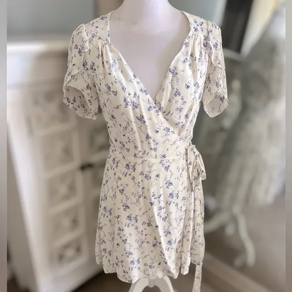 Reformation Ellwood floral wrap dress small