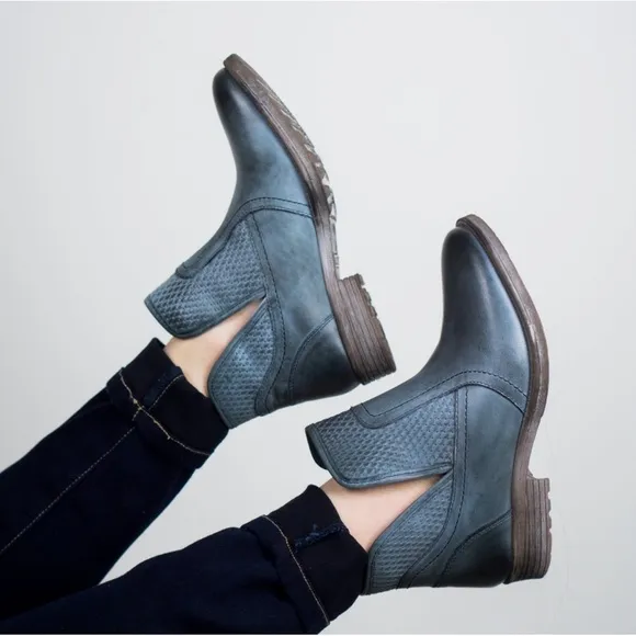 ROAN by Bed Stu Gossip Ankle Boots Gray Napa Size 8