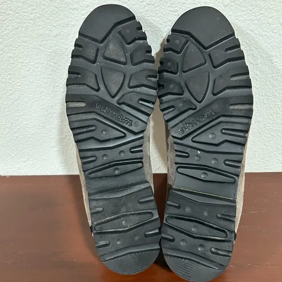 Ron White Rita Gray and Black Suede Loafers Vibram Soles Size 8