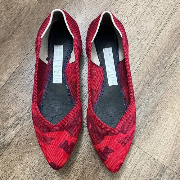 ROTHY'S Camo Point Toe Knit Flats in Red Camo