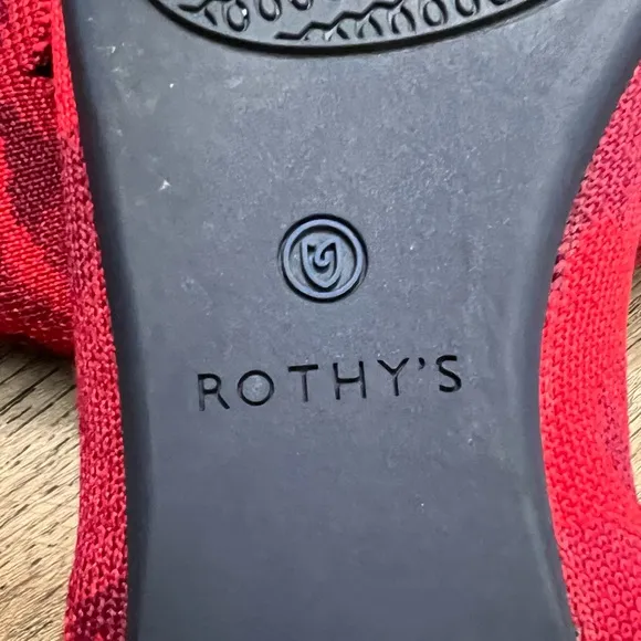 ROTHY'S Camo Point Toe Knit Flats in Red Camo