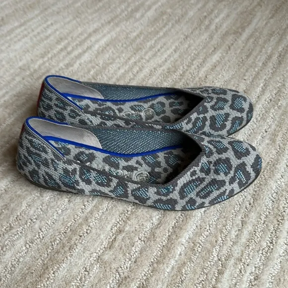 Rothy’s Gray Spotted Leopard Cheetah Round Toe Flats Retire Limited Edition Sz 7
