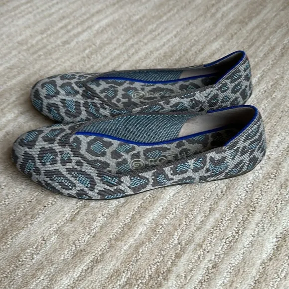 Rothy’s Gray Spotted Leopard Cheetah Round Toe Flats Retire Limited Edition Sz 7