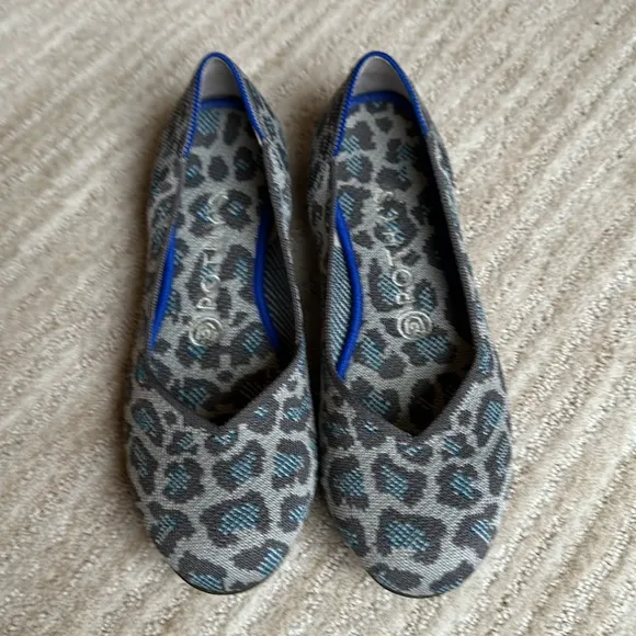 Rothy’s Gray Spotted Leopard Cheetah Round Toe Flats Retire Limited Edition Sz 7