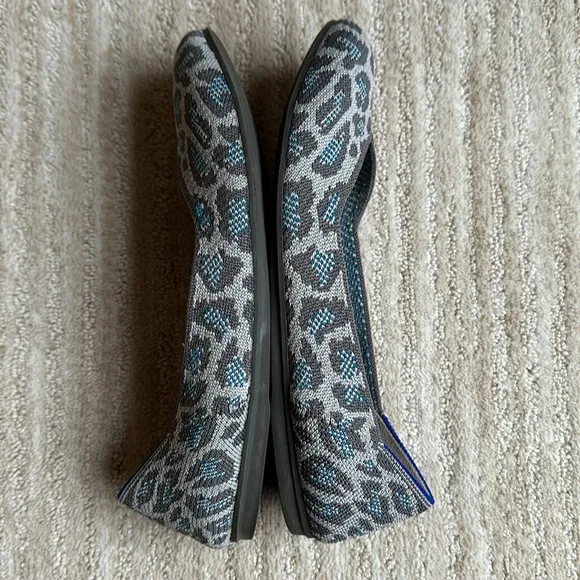 Rothy’s Gray Spotted Leopard Cheetah Round Toe Flats Retire Limited Edition Sz 7